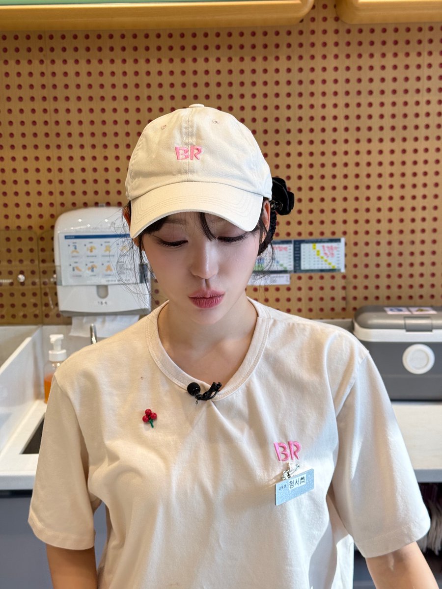 [📺]

비하인드 컷과 함께 찾아온 형서!
과연 형서는 아이스크림을 정복했을지?
지금 바로 본편에서 확인해 주세요 ヾ(≧▽≦*)o

🔗youtu.be/4CDBhYAO_2Q?si…

#HYUNGSEO #형서
#CLASSy #클라씨
#열매니저 #아이스크림