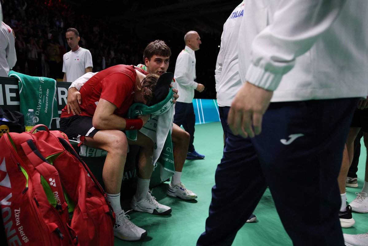 KoenBergs's tweet image. My dear son Zizou,

Watching you step onto the court during the Davis Cup filled me with indescribable pride. You carried not only your racket, but the weight of a nation’s hopes, and you gave everything you had for Belgium. Every serve, every sprint, every drop of sweat was…