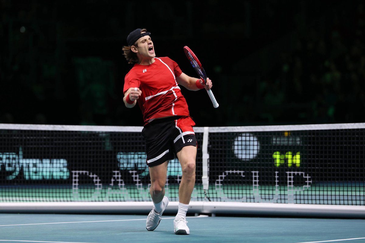 KoenBergs's tweet image. My dear son Zizou,

Watching you step onto the court during the Davis Cup filled me with indescribable pride. You carried not only your racket, but the weight of a nation’s hopes, and you gave everything you had for Belgium. Every serve, every sprint, every drop of sweat was…