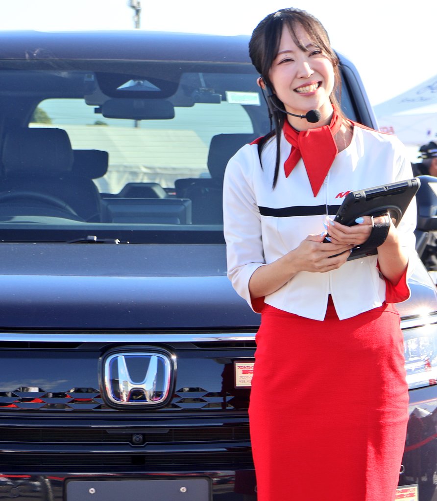 #SFormula #鈴鹿サーキット 来ている人は、エンジョイホンダ「Honda純正アクセサリー」ブースのねぎしおデモを絶対見に行くべき。イベント広場やグランドスタンド、A席スタンドから至近（徒歩1〜3分）、パドックへ行くより近い。レースやトークショーの合間に余裕で行けるのでお見逃しなく！