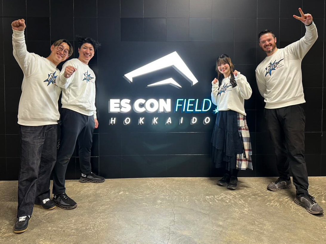 bigmalachievans's tweet image. 2025年のFFesが終わって、やっと今シーズンの区切りを実感。
“声”を通して想いを届けることの大切さを改めて感じた一年でした。
今年は美夢ちゃんと初のダブルMC、新垣さん今成さんにも盛り上げてもらい最高のファンフェスに。
3月の新シーズン、またエスコンで会おう✌🏼

#FFES2025 #lovefighters