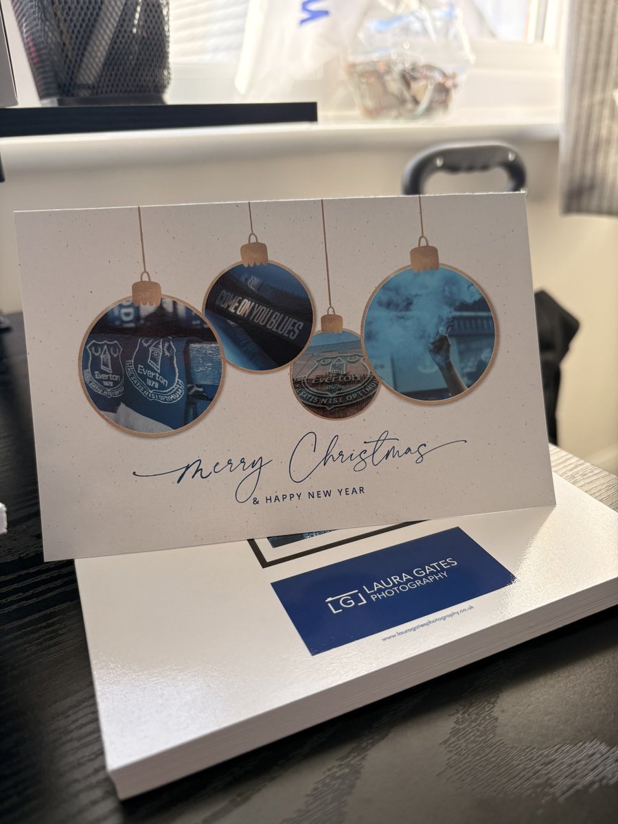 Blue Christmas Cards are B A C K! 🥳

Act quick if you want any, they’re flying out. 

lauragatesphotography.co.uk/shop