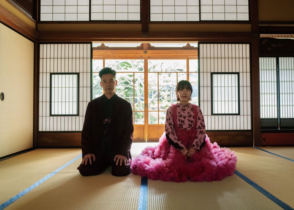 2つ目はLIVEチケットについて。1/18(日)の島根公演のチケットを一般発売に合わせて12/6 (土)10時～店頭にて販売致します。発売に先駆けて只今ご予約を受付中です。ご希望の方はお申し付け下さい。