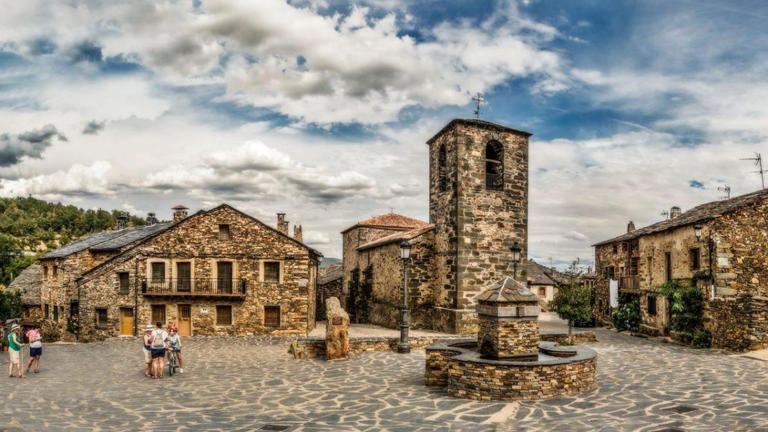 Guadalajara, ejemplo de lucha contra la despoblación: vivir en pueblos en riesgo antes que en zonas urbanas

msn.com/es-es/dinero/n…