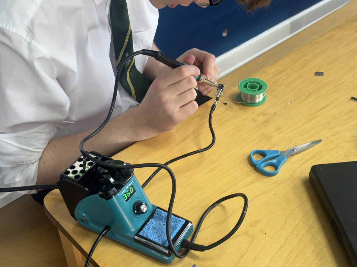 DHSB_MrScott's tweet image. Our Year 12 #CanSat students continue to work on their satellite project funded by the @DHSBPTFA - now in Phase 3; PDR submitted ✅ #ALevelComputerScience #H446 → #ComputerScience @dhsboys @DhsbStem 🛰️ 🚀 💻
