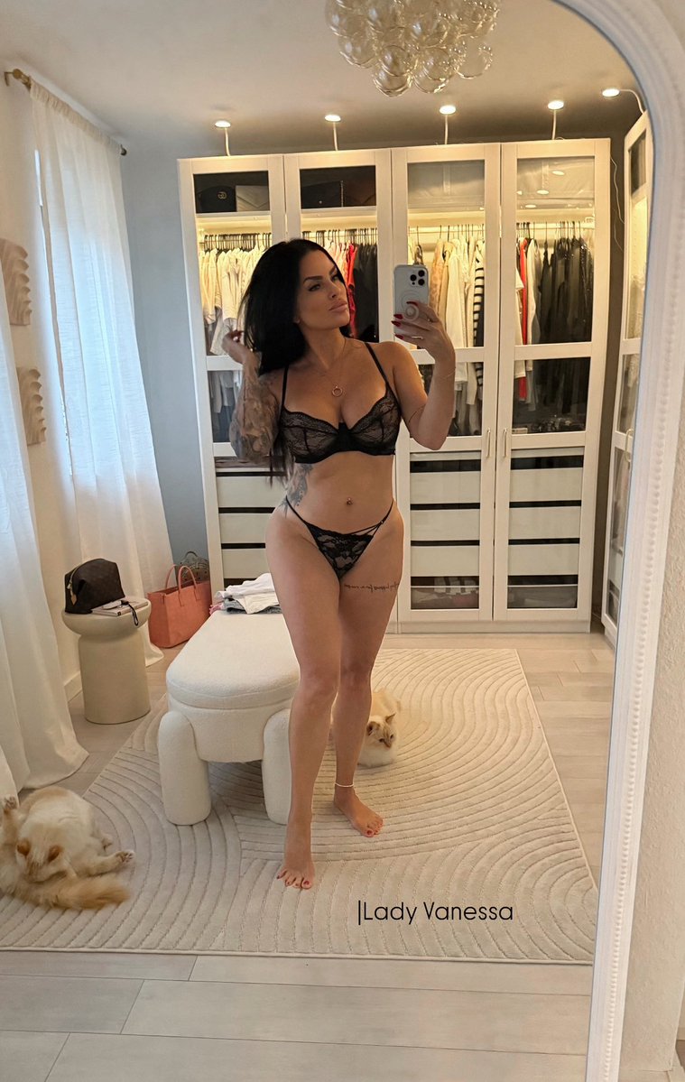 Wenn ich in den Spiegel schaue, weiß ich genau, dass ich all deine Synapsen in Bewegung bringe.

Deine Synapsen, Deinen Puls und deinen Drang mich zu verwöhnen!