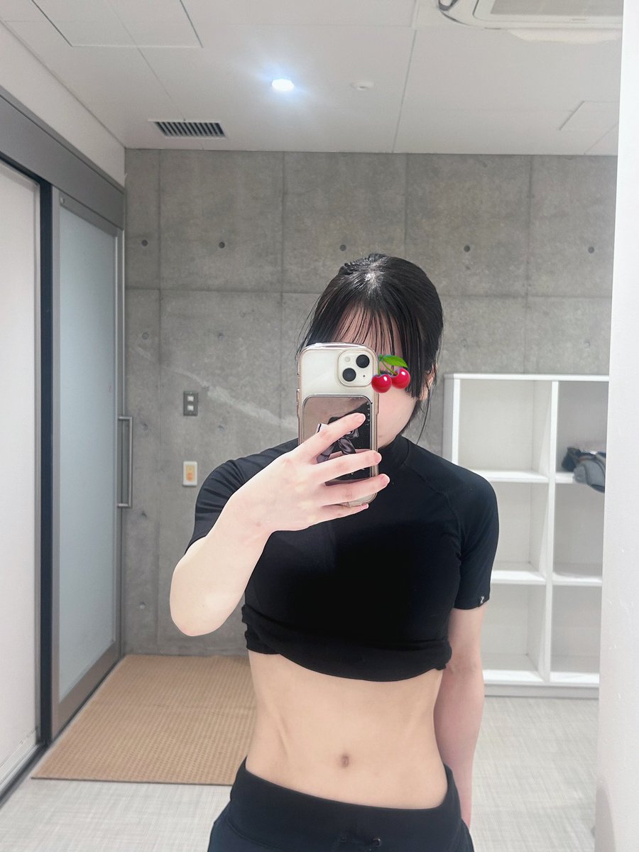 11/22 48.7kg 最近お腹綺麗にしたいムーブが強くて、苦手な腹筋も少し