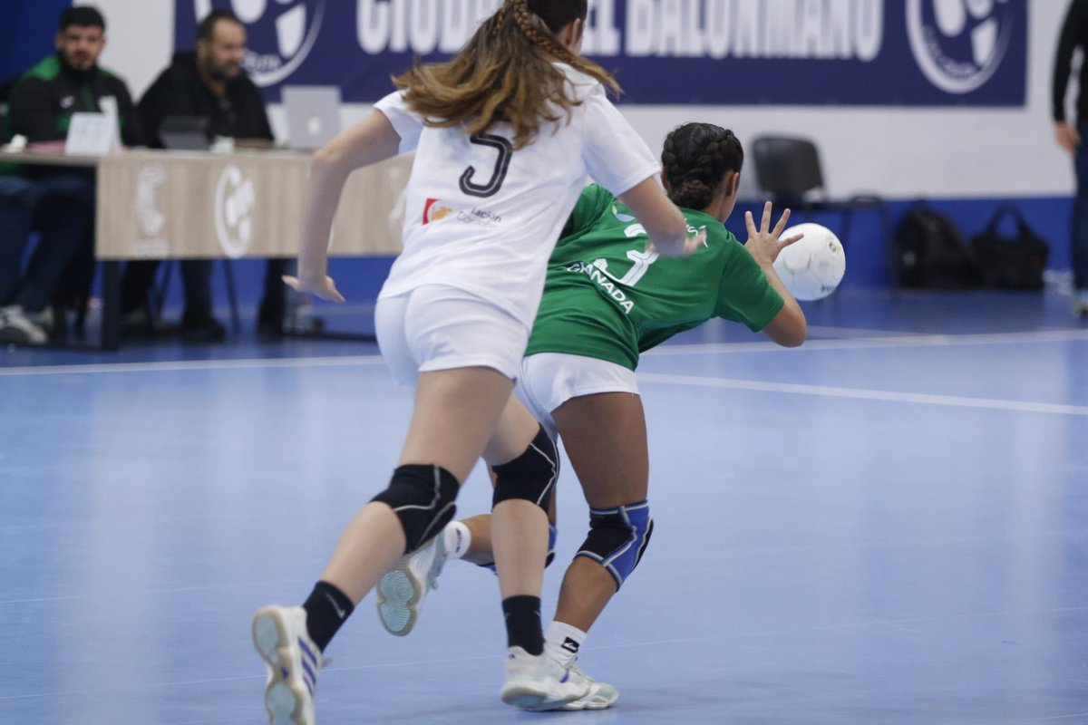 ☀️ ¡Buenos días desde <a href="/BalonmanoCeuta/">Federación de Balonmano de Ceuta</a>! 

Continuamos con el Campeonato de Selecciones Provinciales Cadete Femenino 🤾‍♀️

🕤 09:30 h. <a href="/SevillaFabm/">DELEGACION SEVILLA FABM</a> 🆚 <a href="/FABM_CADIZ/">Cádiz Balonmano FABM</a> 
🕚 11:15 h. <a href="/FABMJAEN/">FABMJAEN</a> 🆚 <a href="/BalonmanoCeuta/">Federación de Balonmano de Ceuta</a> 
🕒 12:45 h. <a href="/FABM_ALMERIA/">FABM Almería</a> 🆚 <a href="/FabmGranada/">Secretario General de la FABM en Granada</a> 

🏟️ Pabellón La Libertad (Ceuta)