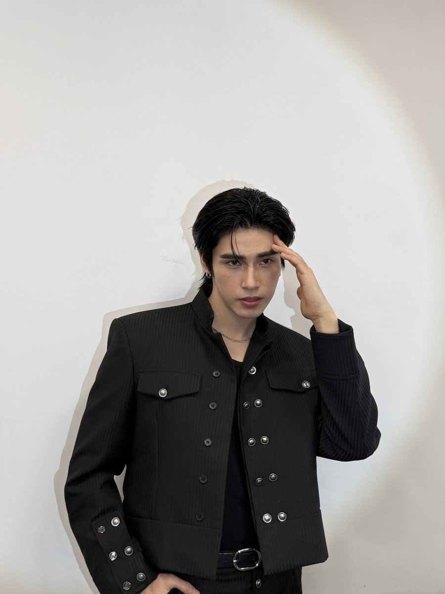 สูทที่หล่อที่สุด😎

FAN SIGNING EVENT WITH POOM
#Poom1stFansignatNingbo
#PoomxYizhuo
#poompps