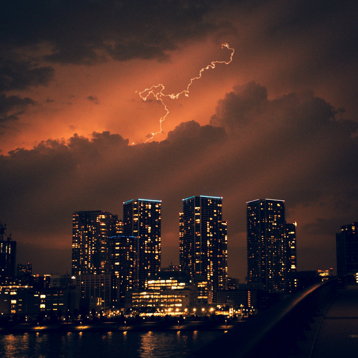 配信ニューシングル
「永遠の愛 / この恋が、痛みがいつか」
本日リリース！

🎧DL＆Stream⬇️
linkco.re/mvXVQydE