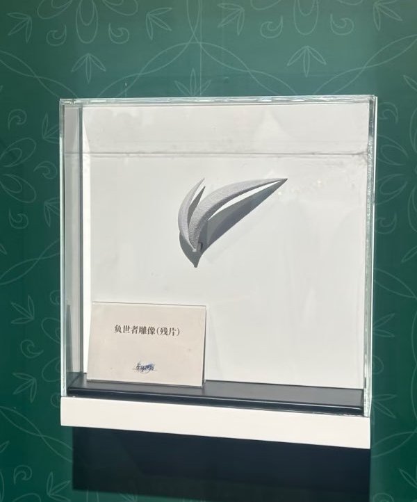 kaslanadaily's tweet image. NOOOOO THEY STOLE HIS SPROUT FOR THE MUSEUM