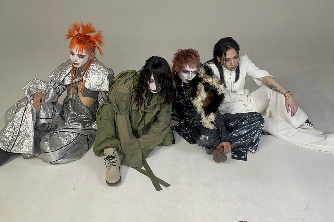 rock_and_read's tweet image. 【12月3日発売『ROCK AND READ BAND 005』取材レポートその1（ #キズ  ）】

取材レポート
ameblo.jp/rockandread/en…

Amazon
amzn.asia/d/hvlL1Cj

TOWER
tower.jp/item/7743776