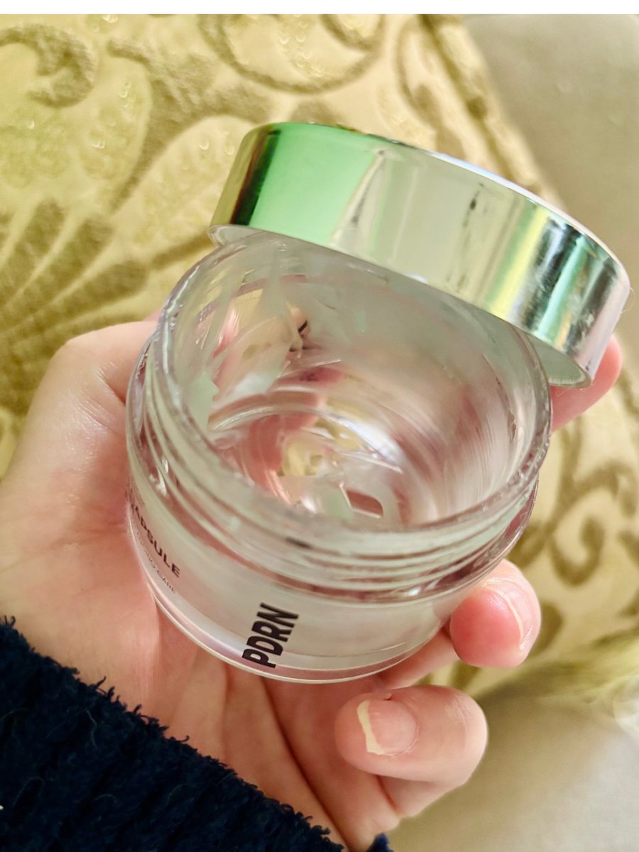 srtm_pan's tweet image. 毎年、この時期乾燥でメイク崩れに悩んでたけどこれベタベタしないのに水分がたっぷり肌に入って夜までファンデがよれないし、毛穴落ちもしない。メガ割でリピ確定。使い方のポイントは