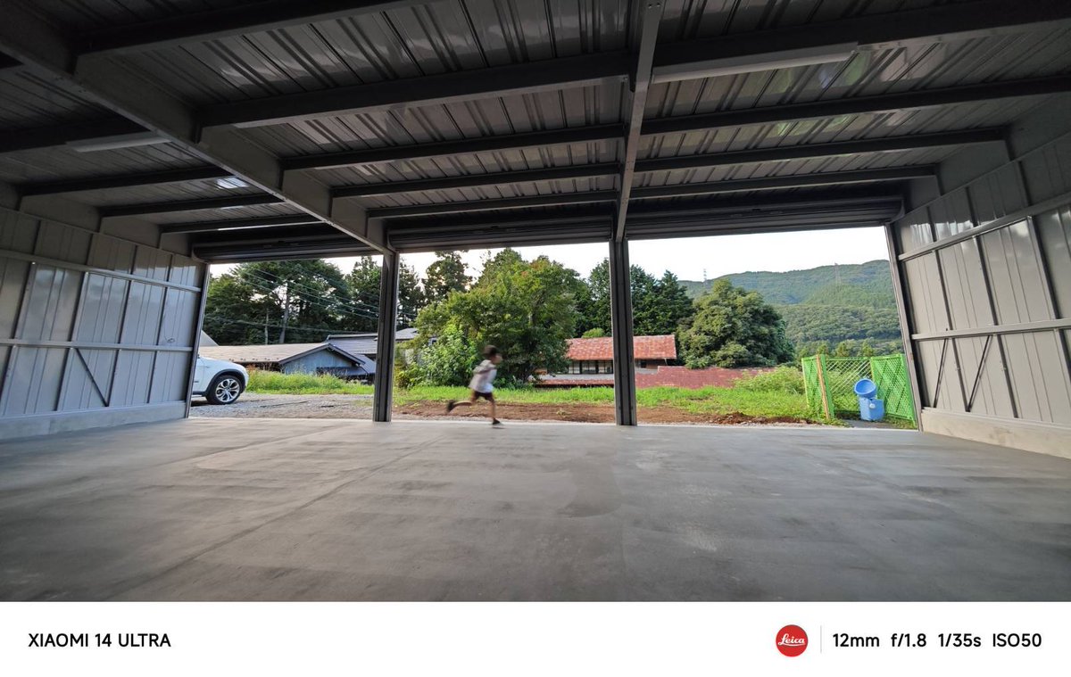 mokuseidayo's tweet image. イナバ物置で別荘を作ろうとしています。

ウッドデッキ3列目を作成しています。
あと相模湖の冬が寒すぎて、こたつを導入しました。　

初期の写真と見比べるとだいぶ変わった気がした。