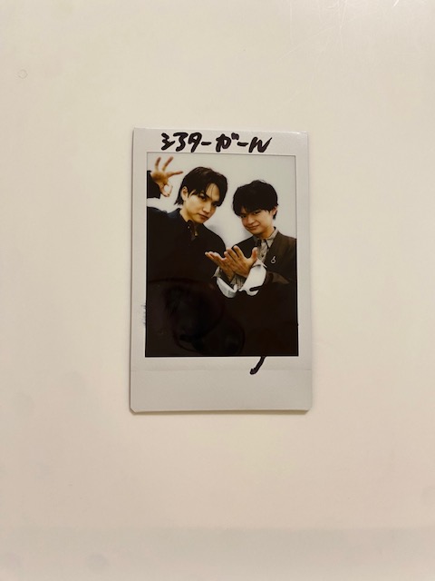 theatergirl_jp's tweet photo. ＼フォロー&amp;リポストで応募／

#渡邉蒼 さん×#三浦宏規 さんのサイン入りチェキを抽選で1名様にプレゼント📷

■応募方法
①@theatergirl_jpをフォロー
②このポストをリポスト

📝https://t.co/1pVImLNQWV

［12月13日（土）応募締切］

#デスノートミュージカル #デスミュ https://t.co/1M2VTPBZkA