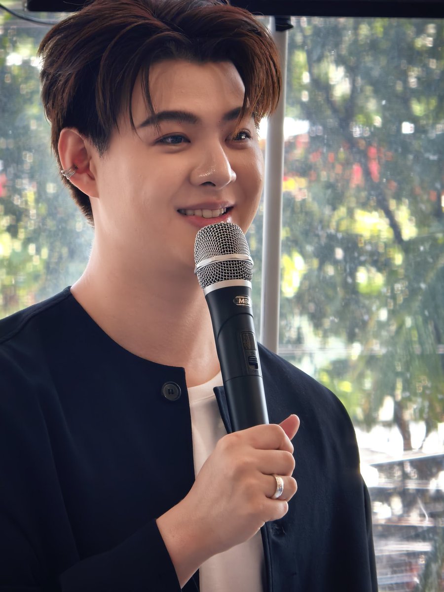 hizociety's tweet photo. แค่เทอยิ้มได้เจ้ก้happyละ เจ้เป็นสายแอบไปดูน้อง

#Saint_sup #MingEr #ปลวกCeleb #HiZociety https://t.co/roT4ekBtJg