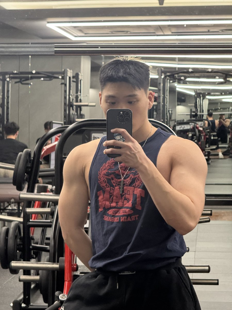 Point__E's tweet image. 걍 살찐 돼지