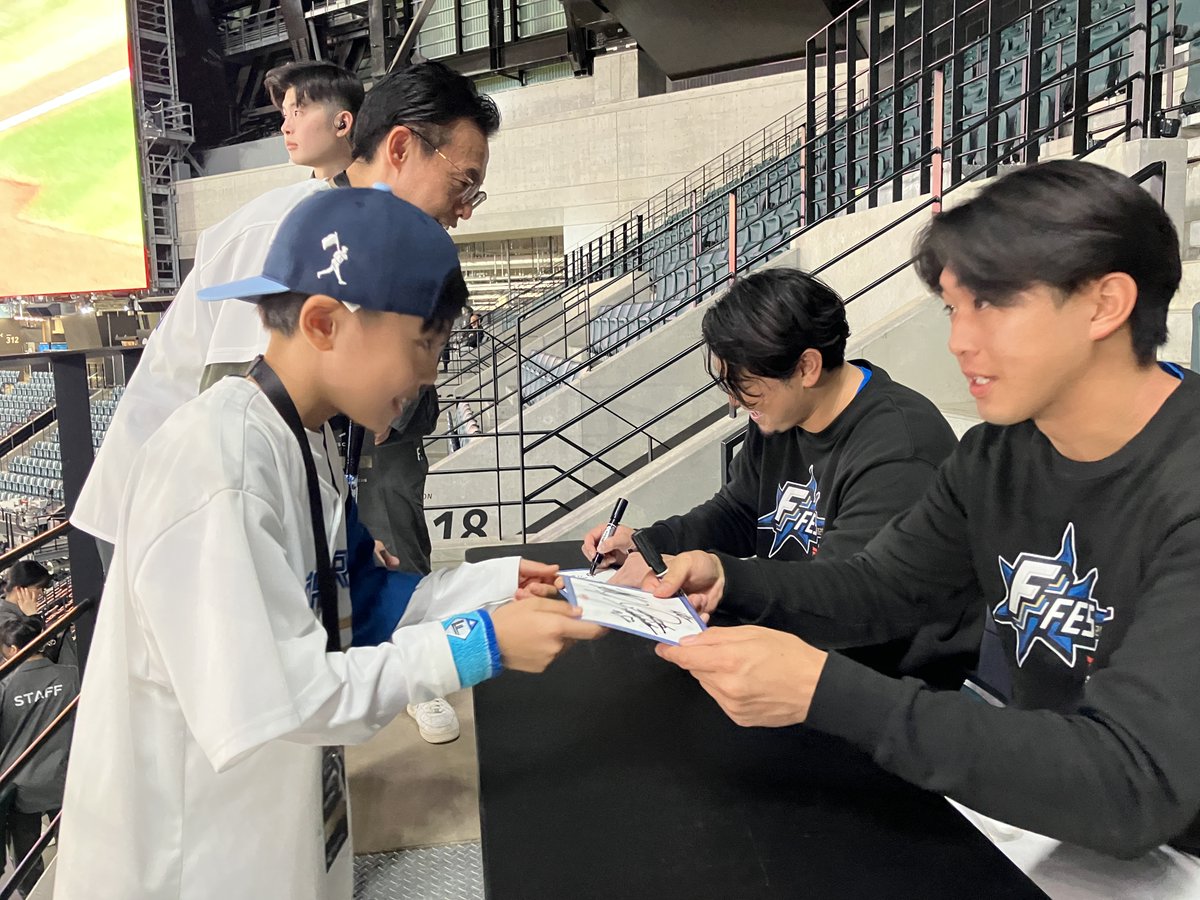 池田隆英 投手 と #松本遼大 投手のサイン会🍀 #FFES2025 #lovefighters