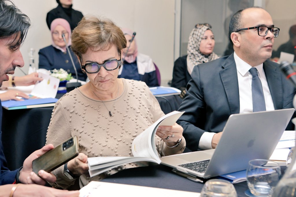 UNDP_ACIAC's tweet image. 📢 New 🇹🇳 Health Corruption Risk Management Report is out❗
🎤 Minister Mustapha Ferjani values partnership w/#UNDP and leads discussions on report findings &amp;amp; reform recommendations on:
🩺 Procuring medical equipment 
🧑🏻‍⚕️ &quot;Private Complementary Activity&quot; by public medical doctors.