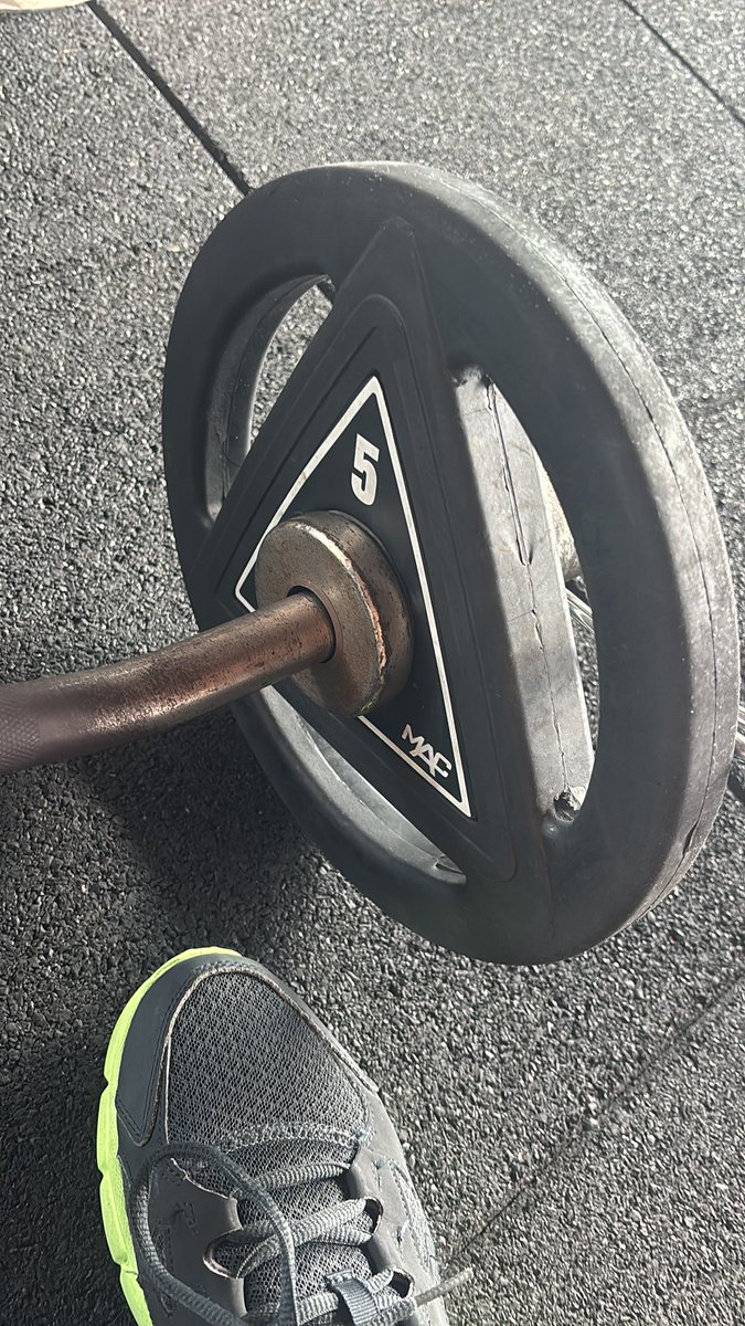BlendCurious's tweet photo. Spor yapmadığım zaman kendime ihanet etmiş gibi hissediyorum…. Hayatıma dahil edip de hiç çıkarmak istemediklerimden ❤️ #macfit #fitness https://t.co/UGXBMdCp96