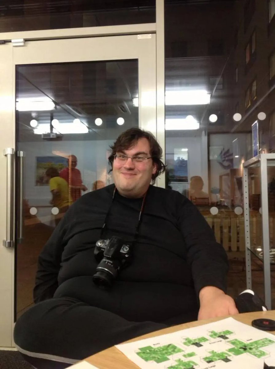 davidlsmith1976's tweet image. My Saturday in Hinckley, Leicestershire, UK.

Go to the gym, shower, change, go for a walk.

Having been 350lbs once I don&apos;t want to be like that ever again.

#gym #gymrat #gymaddict #gymmotivation