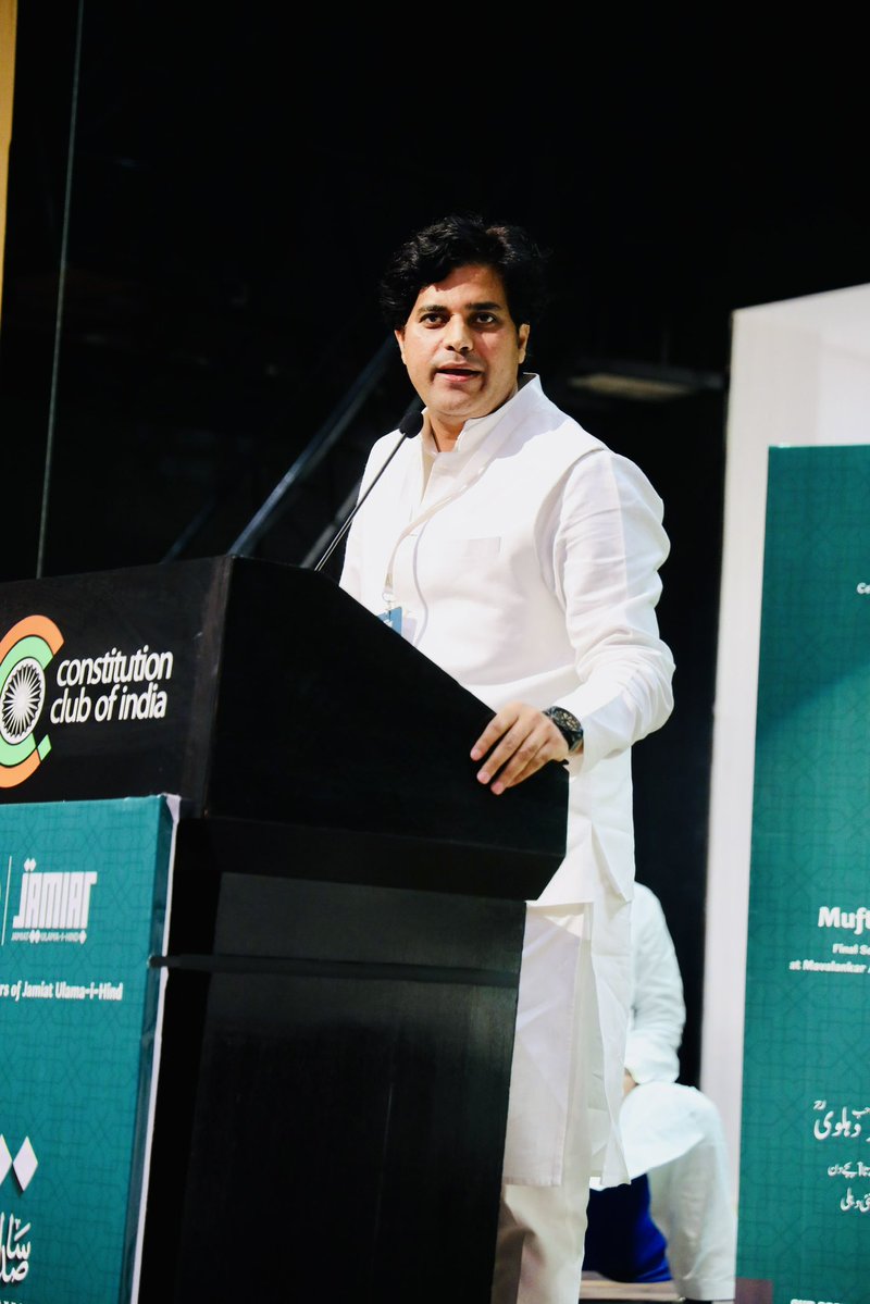 ShayarImran's tweet image. जमीअत उलेमा-ए-हिंद ने जंगे आज़ादी के अज़ीम सिपाही मुफ़्ती किफ़ायतउल्लाह देहलवी रह. को याद करते हुए कांस्टिट्यूशन क्लब दिल्ली में एक सेमिनार का आयोजन किया।

नेता जी सुभाष बोस, मुफ़्ती साहब को “भारत की जंगे आज़ादी का बहादुर रहनुमा” कहते थे।
सेमिनार में विस्तार से मुफ़्ती…