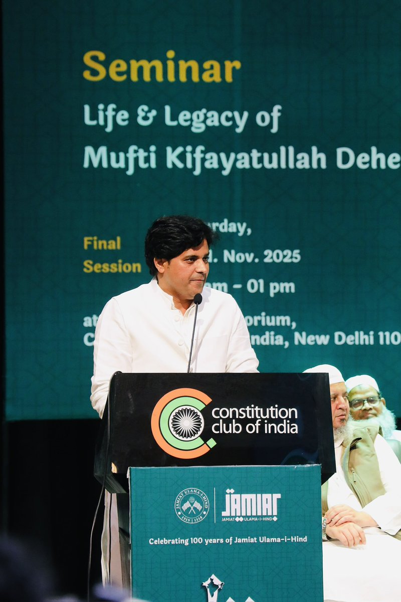 ShayarImran's tweet image. जमीअत उलेमा-ए-हिंद ने जंगे आज़ादी के अज़ीम सिपाही मुफ़्ती किफ़ायतउल्लाह देहलवी रह. को याद करते हुए कांस्टिट्यूशन क्लब दिल्ली में एक सेमिनार का आयोजन किया।

नेता जी सुभाष बोस, मुफ़्ती साहब को “भारत की जंगे आज़ादी का बहादुर रहनुमा” कहते थे।
सेमिनार में विस्तार से मुफ़्ती…