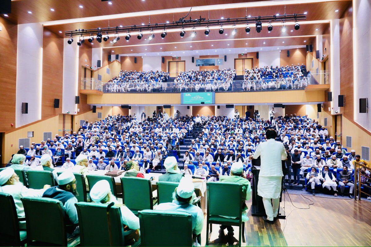 ShayarImran's tweet image. जमीअत उलेमा-ए-हिंद ने जंगे आज़ादी के अज़ीम सिपाही मुफ़्ती किफ़ायतउल्लाह देहलवी रह. को याद करते हुए कांस्टिट्यूशन क्लब दिल्ली में एक सेमिनार का आयोजन किया।

नेता जी सुभाष बोस, मुफ़्ती साहब को “भारत की जंगे आज़ादी का बहादुर रहनुमा” कहते थे।
सेमिनार में विस्तार से मुफ़्ती…