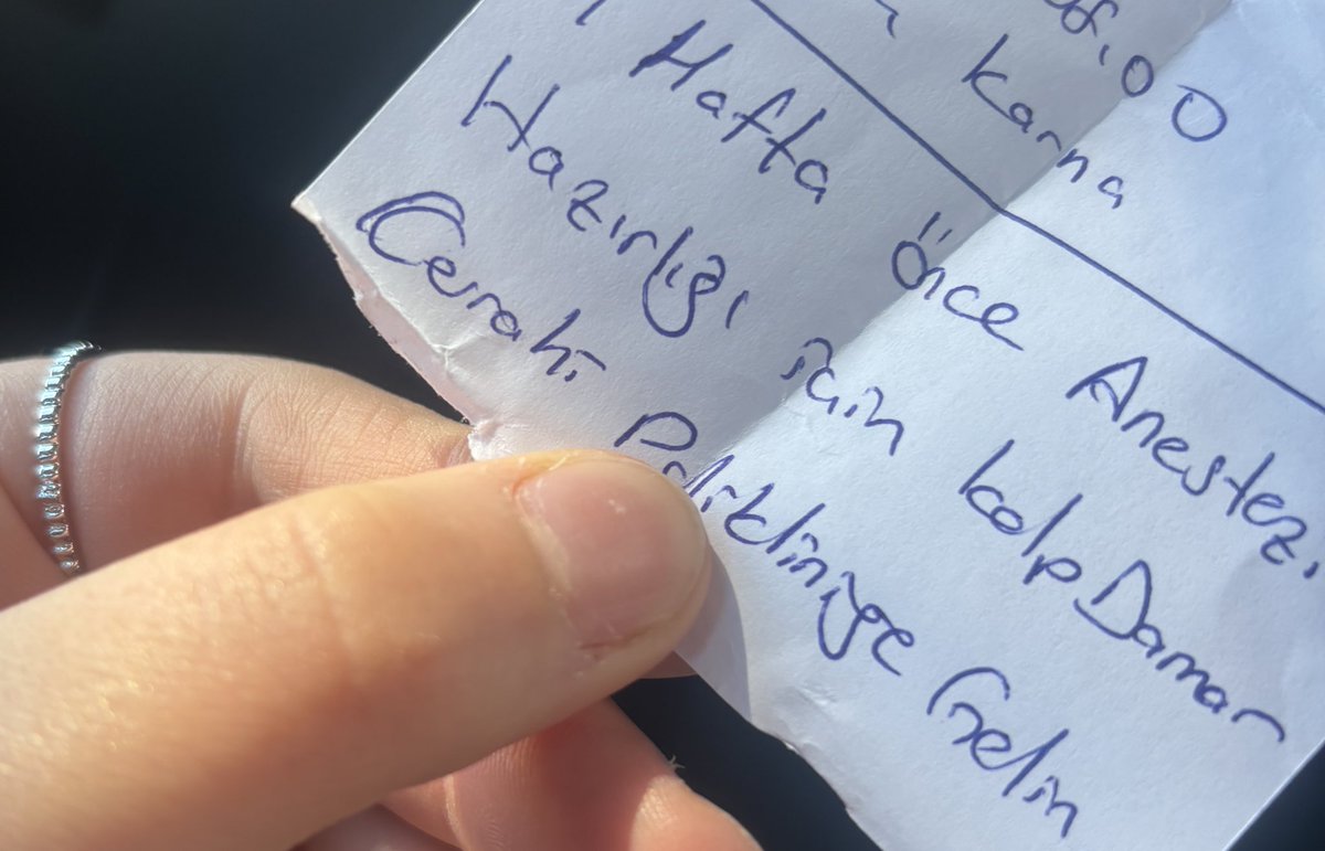 thezehra_0_'s tweet photo. Yüzümüz gülmez mesela https://t.co/5vYSLkUx6o