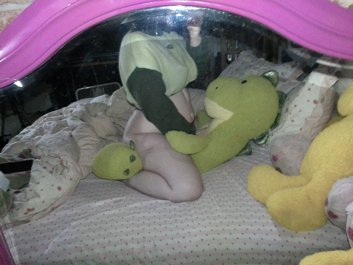 Spoiled_Bunny7's tweet photo. Took a bunch of photos playing with my new camera 💖 
Like this post if you wanna see me make a mess with my stuffies while I think of you~ 😘
The other pics will be on my OF so go take a look
#ddlg #nsfw #NSFW #OF https://t.co/0E4dfERys9