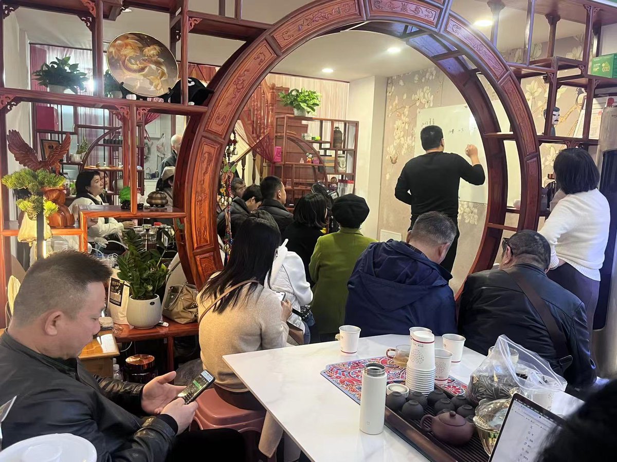 QSHCRYPTO's tweet image. BRC2.0 $ACORNS 松鼠橡果社区共筑的下一站光明

一场由信念凝聚的生态实验，正在比特币链上悄然开花。当市场整体低迷， $ACORNS 却以稳健的社区共识与扎实的技术路线，逆势走出五倍涨幅，成为 BRC-2.0 赛道中备受瞩目的“确定性标的”。
@BRC_20oula @adderrels @bestinslotxyz @BRC2_0_CN…