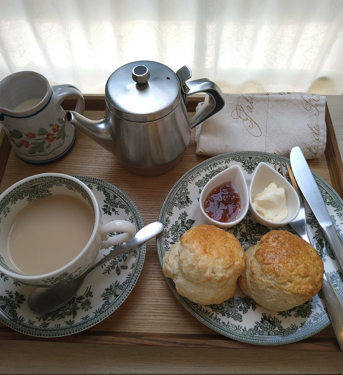Ange1729873's tweet image. Just a chill time, Devon cream tea style,a perfect moment to relax with sweet treats.
Ｉwould love to be back in the UK.