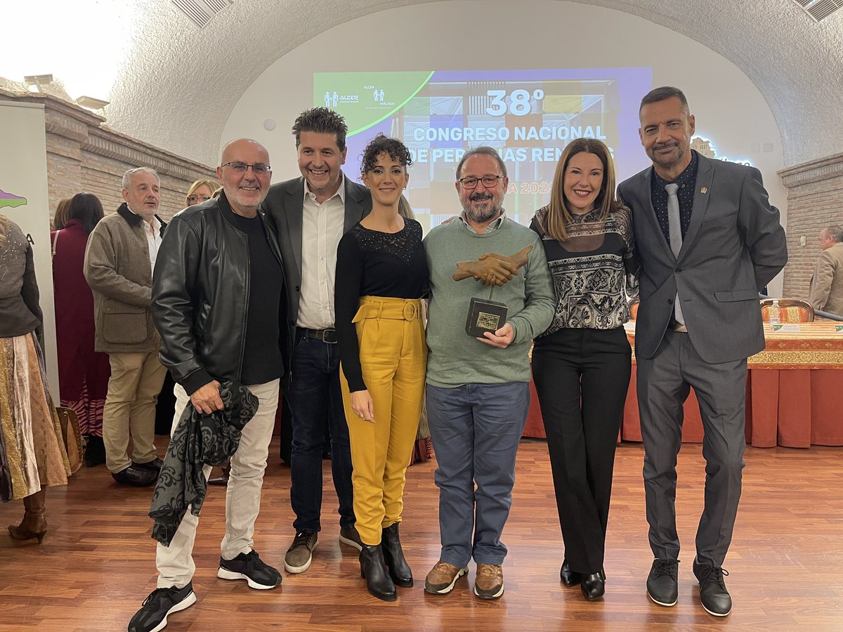 arenasbon's tweet photo. Desde Almería también aportamos nuestro granito de arena a la humanización en hemodiálisis. Qué mejor marco para recibir este reconocimiento que la bella Malaga. Gracias ALCER https://t.co/m7KKrMESQE