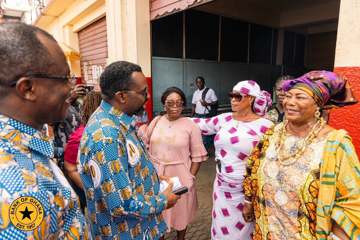 On Friday, November 21, 2025, the Governor of the Bank of Ghana, Dr. Johnson Asiama, visited Makola Market with Deputy Governor Dr. Zakari Mumuni and other staff members to engage with traders. Dr. Asiama spoke with them about their work and wellbeing, while also encouraging