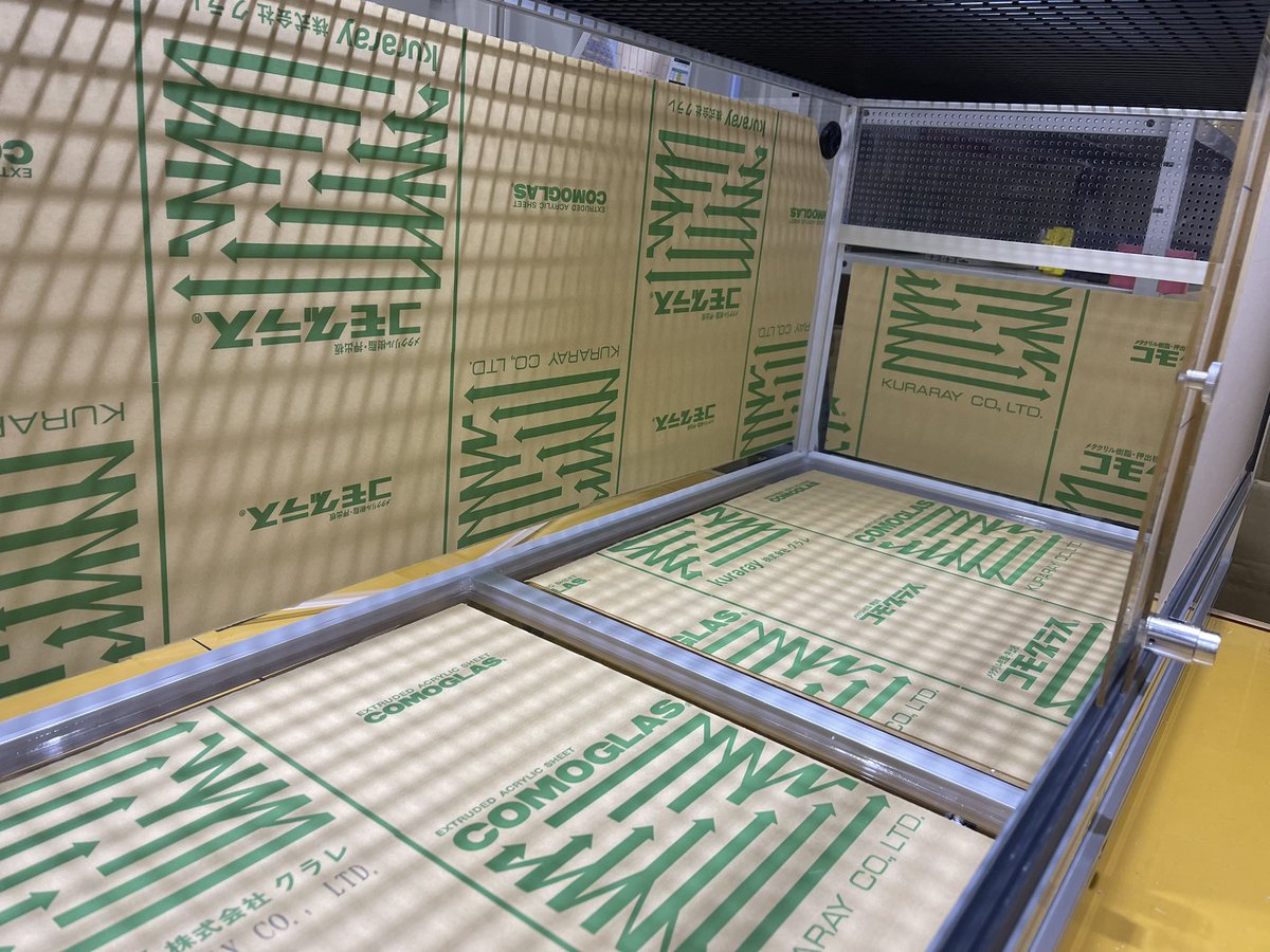 前窓付きTypeC1100x450x420天板金網仕様納品されて頂きました♪ 金網は