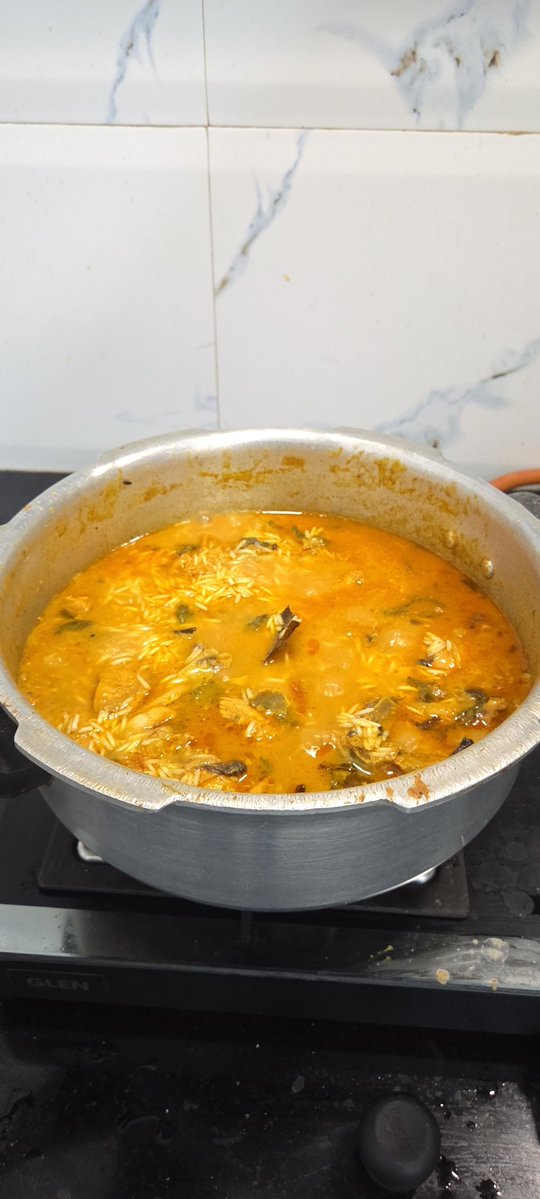 mukiltechie's tweet image. பிரியாணி வேகுறதும், அந்த சூப் எடுத்து குடிக்கிறதும் தனி சுகம் #Cooking