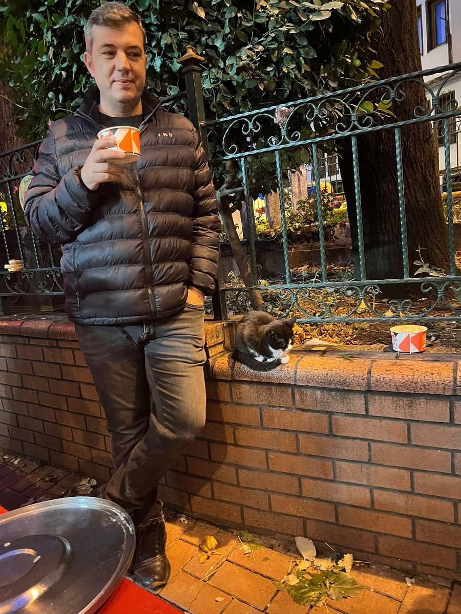 Hayırlı günler
23 Kasım Pazar sabahı,sabah Namazında Üftade hazretleri camii ve de türbesin’de olacağız nasipse..
Namaz sonrası Çorba İkramımız olacaktır.
Daha sonra Abdal Meydanında Kahvaltı ikramımız olacaktır..
Müsait olan herkesi bekliyoruz..
#ÜftadeHazretleri 
#Bursa