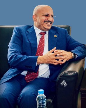 عندما يتحالف العيب والحرام..
لاينتج الا أبواق عه‍ ر وأوعية فارغه من اي قيمه
لا يجيدون إلا الضجيج والنباح من متارس تركيا وأزقة تويتر
وكلهم مبرمجين على نفس النغمه..
              طارق طارق طارق  🤣
اقول.. ذي هو على أبوه يواجه طارق في الميدان 

اضحك جعل مايضحك غيرك🇾🇪