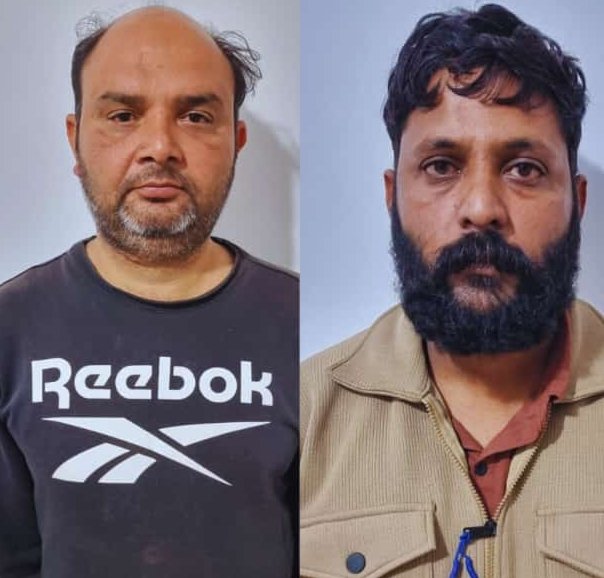 azizkavish's tweet image. आतंकवादी कहना है ये नही ??

नाम - अजय, मंदीप, दलविंदर और रोहन&apos; 

ये चारों पाकिस्तानी ख़ुफ़िया एजेंसी ISI को अंदरुनी रिपोर्ट और अवैध हथियायों की तस्करी करते थे।

इनके पास से 10 विदेशी पिस्तौल और 92 ज़िंदा कारतूस  बरामद हुआ है जिनमें सबसे खतरनाक था तुर्की-मेड PX-5.7, जिसे दुनिया…