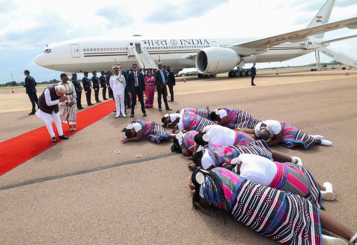 sahu_shersingh's tweet image. जोहान्सबर्ग की धरती से अद्भुत दृश्य…

जब वैश्विक मंच पर प्रधानमंत्री श्री @narendramodi  जी कदम रखते हैं, तो विश्वभर के नेता सम्मान में खड़े होते हैं!

दक्षिण अफ्रीका में आयोजित G20 शिखर सम्मेलन ने यह सिद्ध कर दिया है कि नया भारत वैश्विक नीतियों को आकार दे रहा है।
#NarendraModi