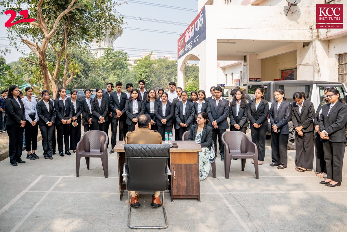 KCCinstitutes's tweet photo. Real-world law in action!
KCCILHE law students visited the police station with insights from Sarvesh Sir (SHO). ๐๐
#kccilhe #lawstudents #policestation #legallearning #futurelawyers #education #trending https://t.co/VvJSrDbXTi