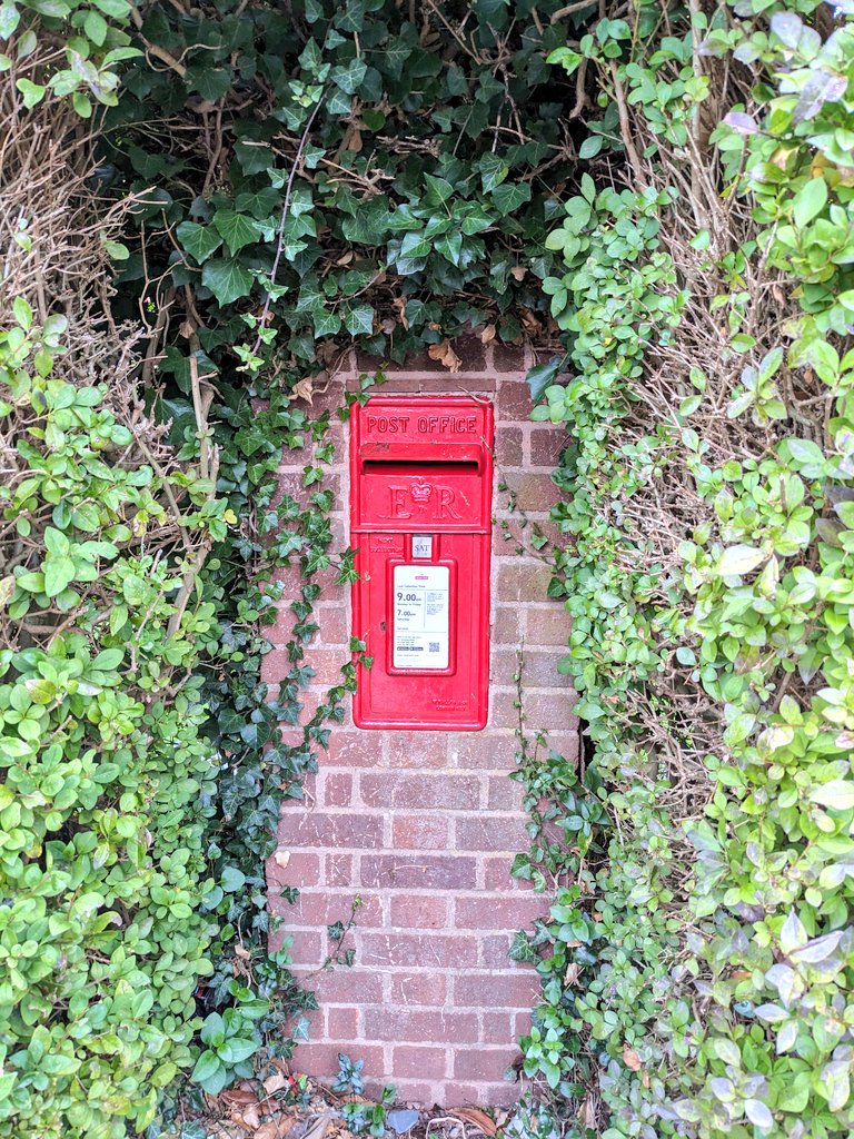 ness_charles's tweet image. Postcard perfect for both sending a postcard and being on one. 📮 #postboxsaturday #PostBoxDiary