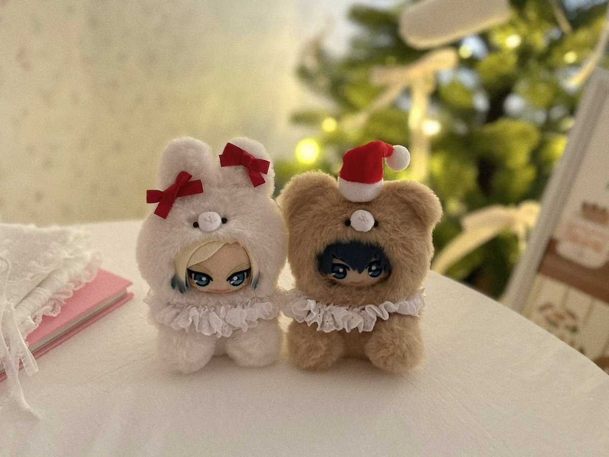 m_a_h_i_t_o_g_e's tweet image. Always with you series クリスマスアレンジ🎄
Rabbitに赤のサテンリボン（マステで固定）、Bearにはseriaのぬい用サンタ帽をちょこんとのせてみました🎅🏻🎀頭の装飾変えるだけでイベントの雰囲気を出せるので、おすすめです🌟
