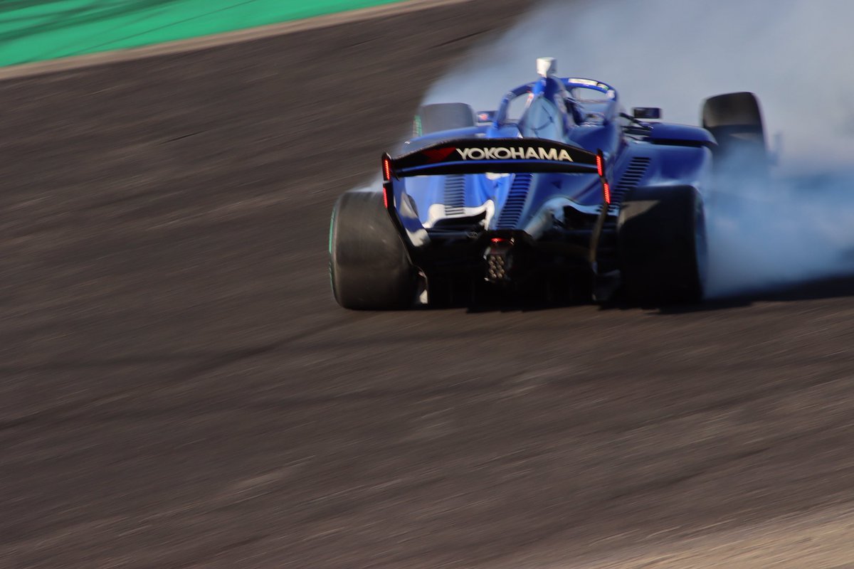 papaiya_481's tweet photo. オサリバンのクラッシュたまたま撮れた
タイヤの匂いが凄かった
#SFormula #スーパーフォーミュラ #鈴鹿サーキット https://t.co/mY1Mj8Se76