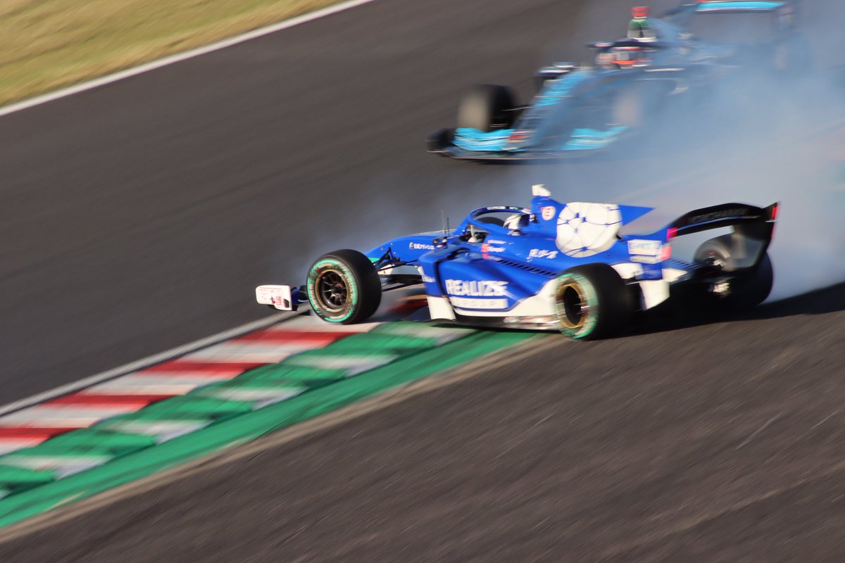 papaiya_481's tweet photo. オサリバンのクラッシュたまたま撮れた
タイヤの匂いが凄かった
#SFormula #スーパーフォーミュラ #鈴鹿サーキット https://t.co/mY1Mj8Se76