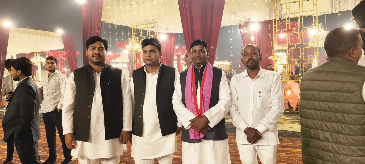 Gauravmla786's tweet image. समाजवादी पार्टी के वरिष्ठ नेता, पूर्व चिकित्सा अधिकारी परम आदरणीय श्री डॉ पुष्कर यादव जी (अंकल जी)की सुपुत्री (जज साहिबा जी ) के शुभ विवाह उत्सव में जनेश्वर मिश्र पार्क लखनऊ में शामिल हुआ!

#PDA #SamajwadiParty #AkhileshYadav #Marriage