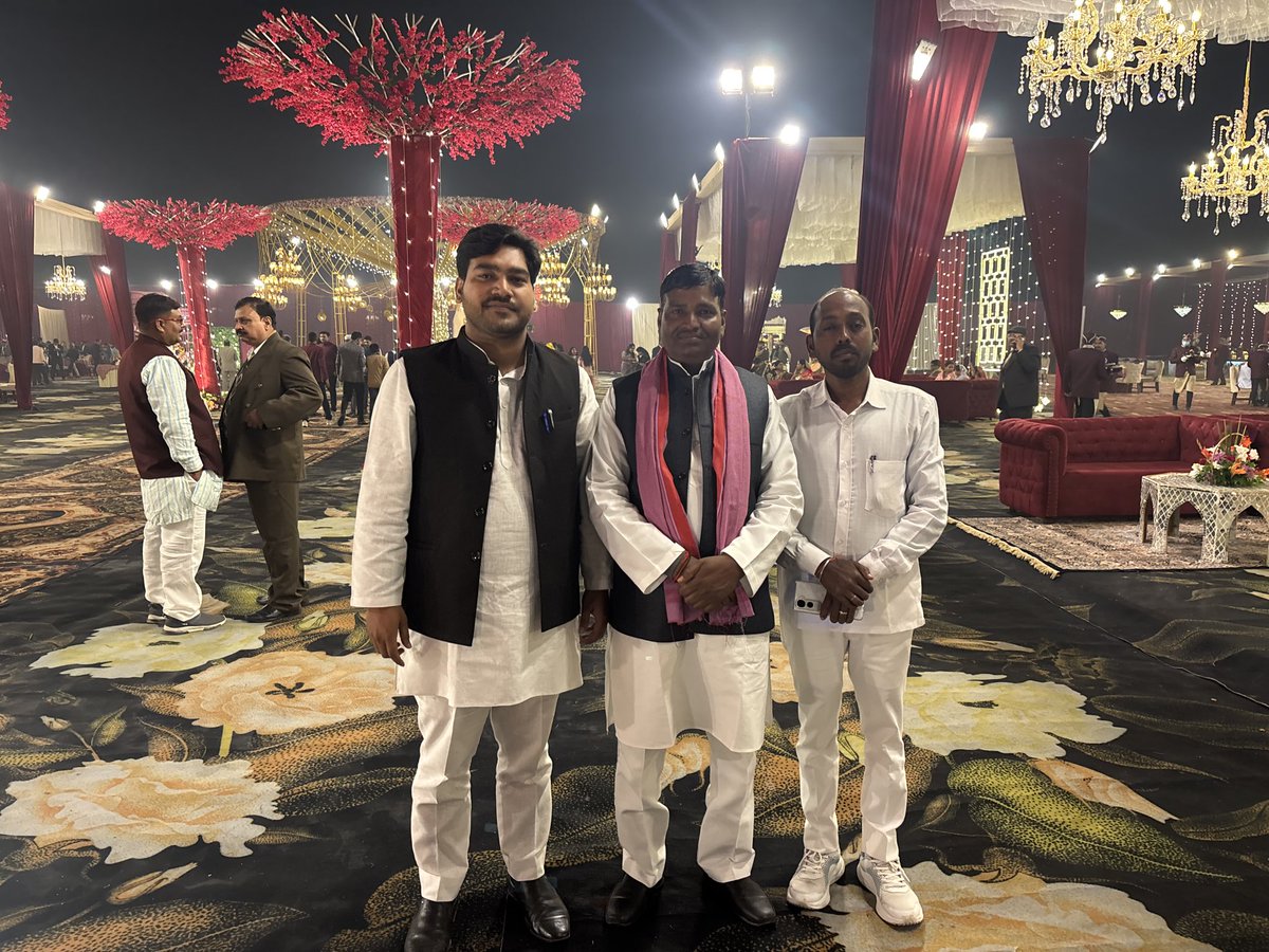 Gauravmla786's tweet image. समाजवादी पार्टी के वरिष्ठ नेता, पूर्व चिकित्सा अधिकारी परम आदरणीय श्री डॉ पुष्कर यादव जी (अंकल जी)की सुपुत्री (जज साहिबा जी ) के शुभ विवाह उत्सव में जनेश्वर मिश्र पार्क लखनऊ में शामिल हुआ!

#PDA #SamajwadiParty #AkhileshYadav #Marriage