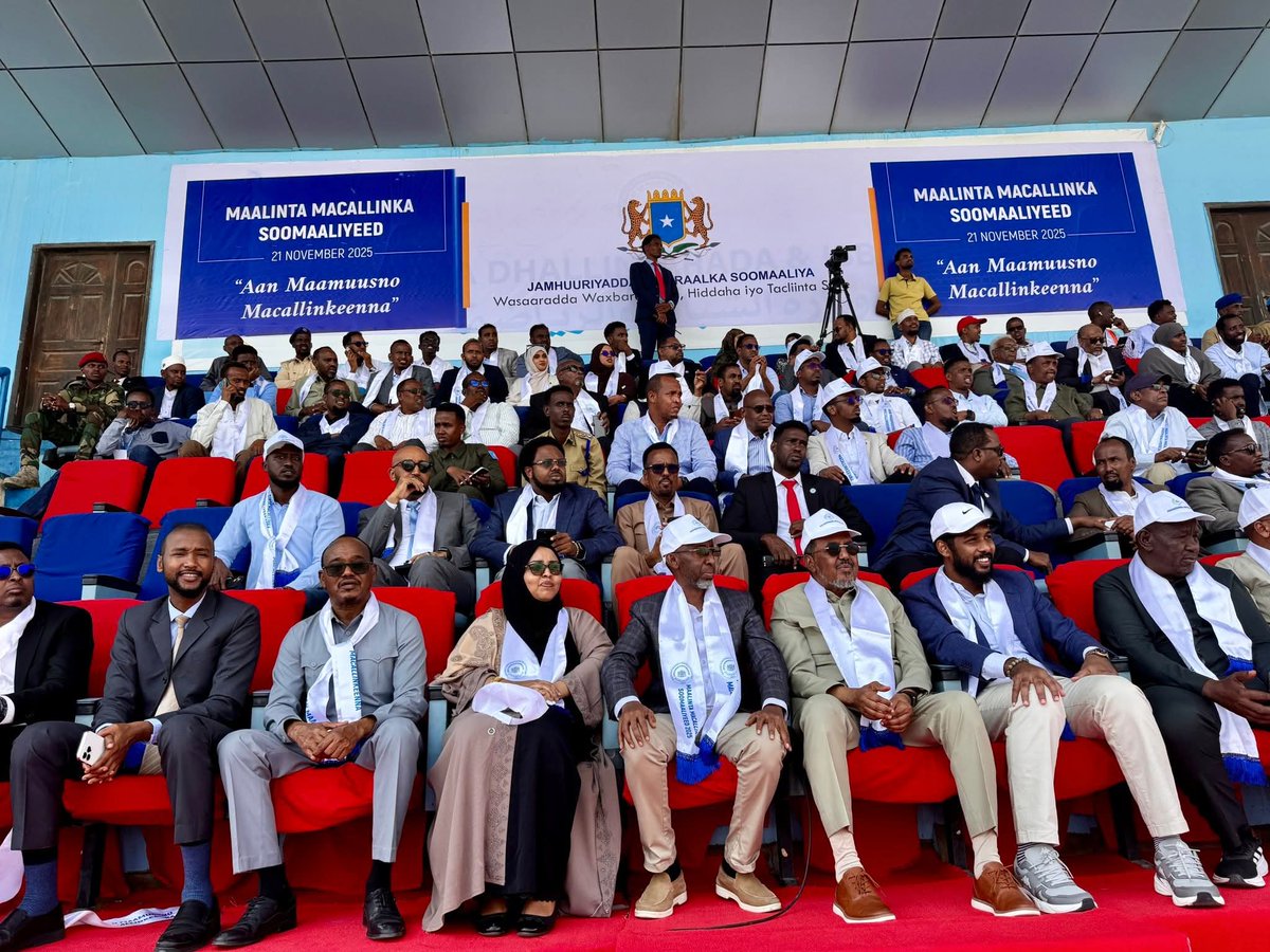 Munaasabaddan uu ka qeyb galay Madaxweyne Xasan Sheekh Maxamuud iyo Wasiirka Waxbarashada, ayna buux dhaafiyeen kumannaan arday ah, waxay dib u soo noolaysay xuska Maalinta Macalinka 24 sano kadib.