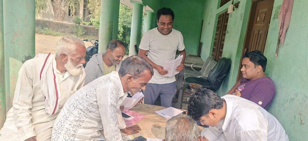 0wasim7's tweet photo. #SIR फार्म भरवाने का कार्य किया जा रहा है अपने गांव अपना वार्ड मोहम्मद वसीम सिद्दीकी जिला सचिव बाराबंकी दरियाबाद विधानसभा 266 https://t.co/leHxmWQBSU