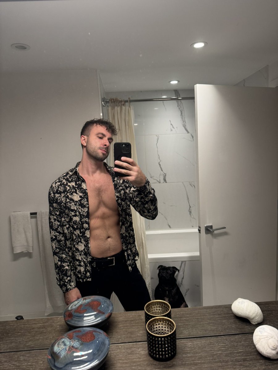 pnutButtrNjam's tweet photo. Boutta eat Michelin and lose these abs https://t.co/0ihVtnPzlj